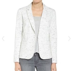 Super comfortable blazer. Brand new!
